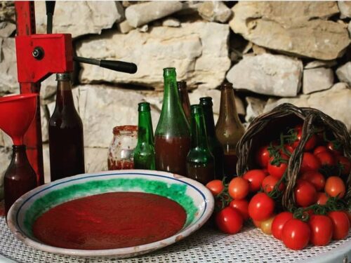 ‘i Buttighi (the bottles – homemade tomato sauce preserve)